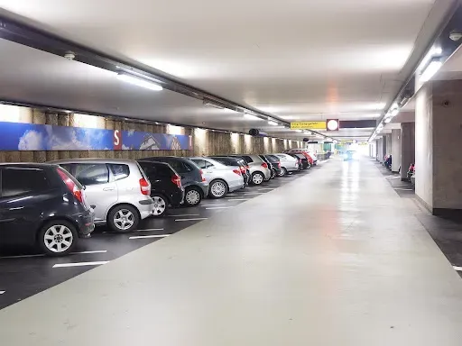 parking przy lotnisku